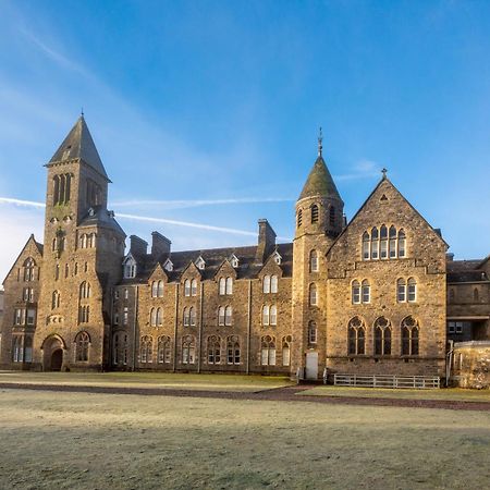 The Caledonian 3 Bedroom Self Catering Apartment In Historic Abbey حصن أوغسطس المظهر الخارجي الصورة