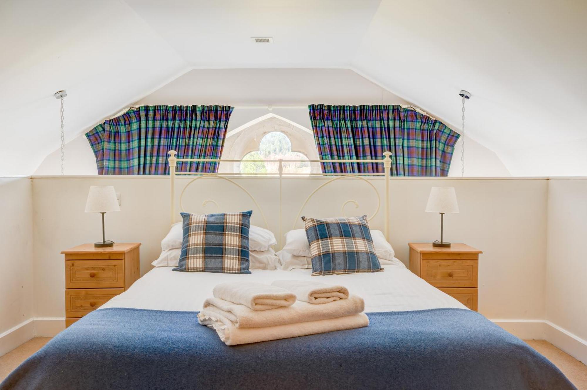 The Caledonian 3 Bedroom Self Catering Apartment In Historic Abbey حصن أوغسطس المظهر الخارجي الصورة