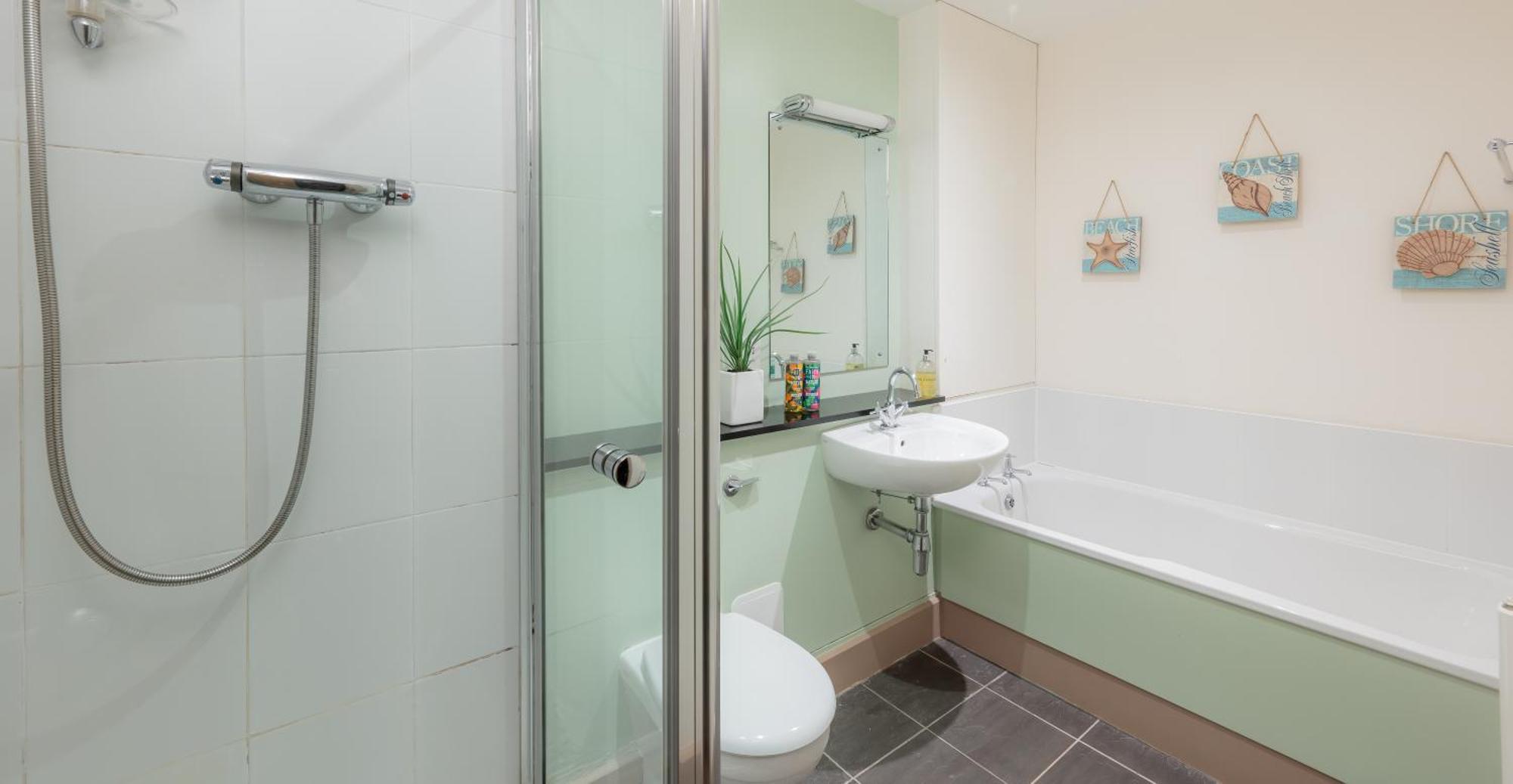 The Caledonian 3 Bedroom Self Catering Apartment In Historic Abbey حصن أوغسطس المظهر الخارجي الصورة