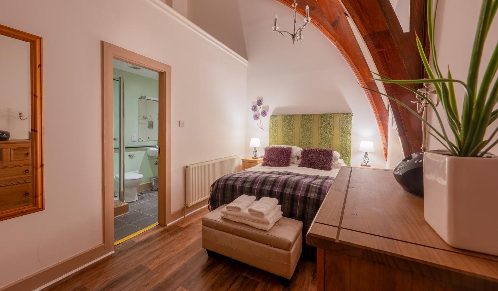 The Caledonian 3 Bedroom Self Catering Apartment In Historic Abbey حصن أوغسطس المظهر الخارجي الصورة