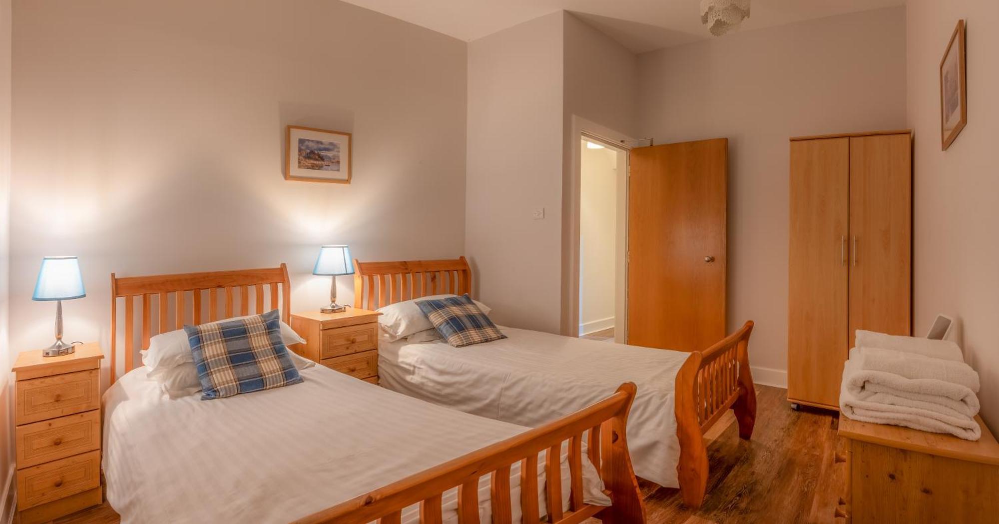 The Caledonian 3 Bedroom Self Catering Apartment In Historic Abbey حصن أوغسطس المظهر الخارجي الصورة